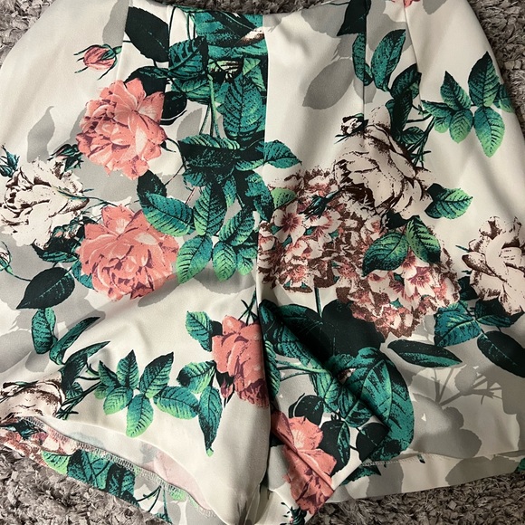 Floral blazer and shorts set - Picture 4 of 5